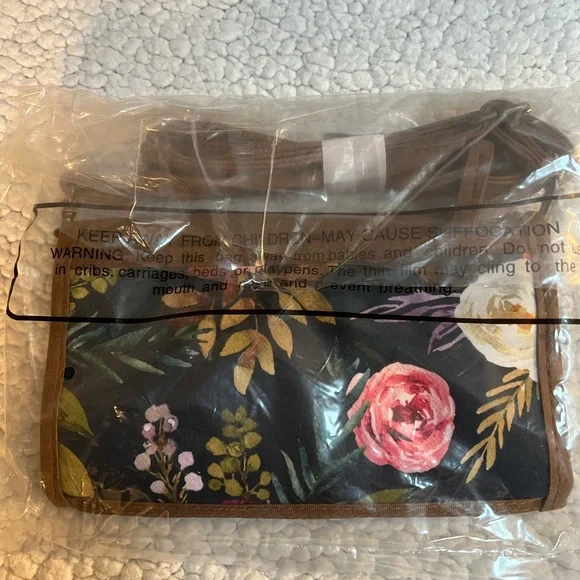 💐💐DONNA SHARP Sydney Crossbody Wallet Tri-fold, adj. strap (reg.$39 NWT - Picture 5 of 10